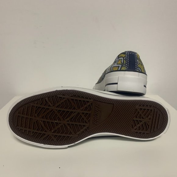 Athletic_Shoes